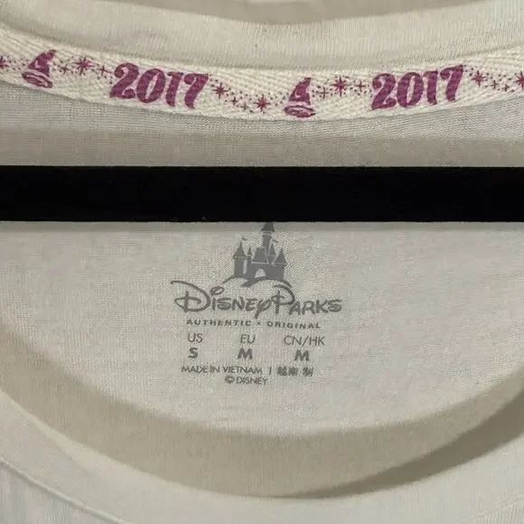 Disney Parks 2017 Cinderella Castle Graphic Tee Rhinestones Women’s Small USA - Picture 7 of 13